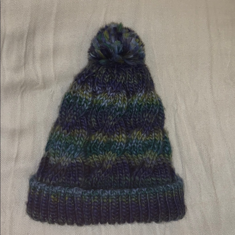 Brand new fleece-lined knit beanie with puffball